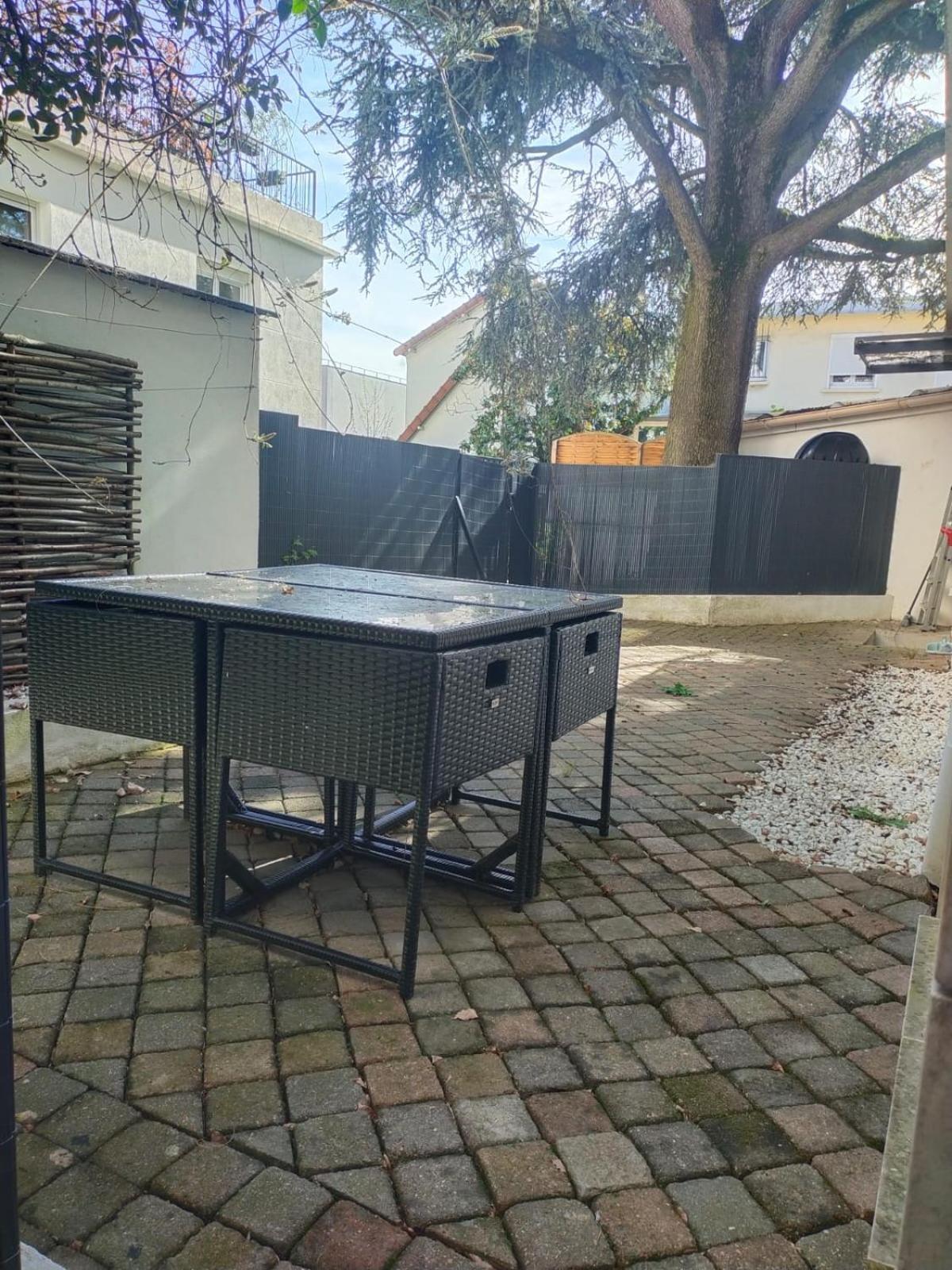 Ferienwohnung 2 Piece Avec Terrasse Ensoleille Suresnes Exterior foto